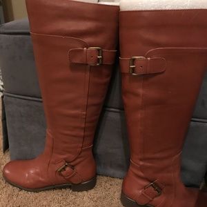 Wide calf rider boot